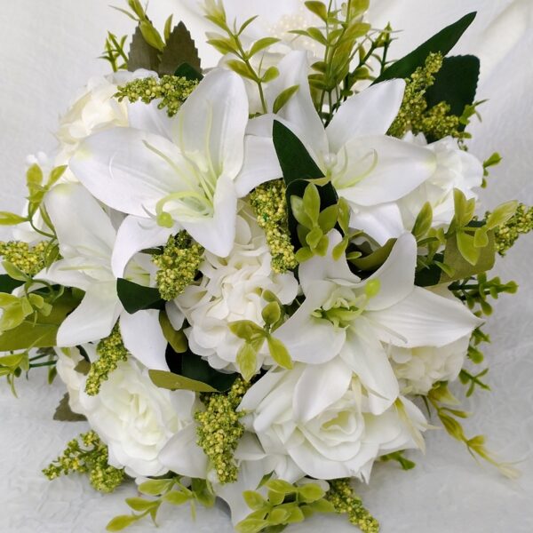 Buquê de Noiva Rosas e Lírios Brancos