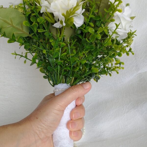 Buquê de Noiva Rosas e Lírios Brancos