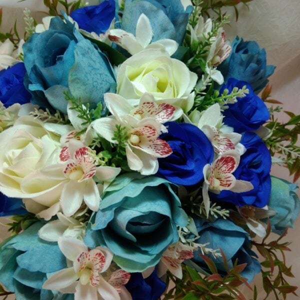 Buquê de Noiva Rosas Brancas e Azul Tiffany