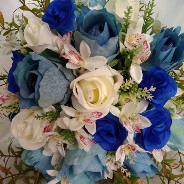 Buquê de Noiva Rosas Brancas e Azul Tiffany