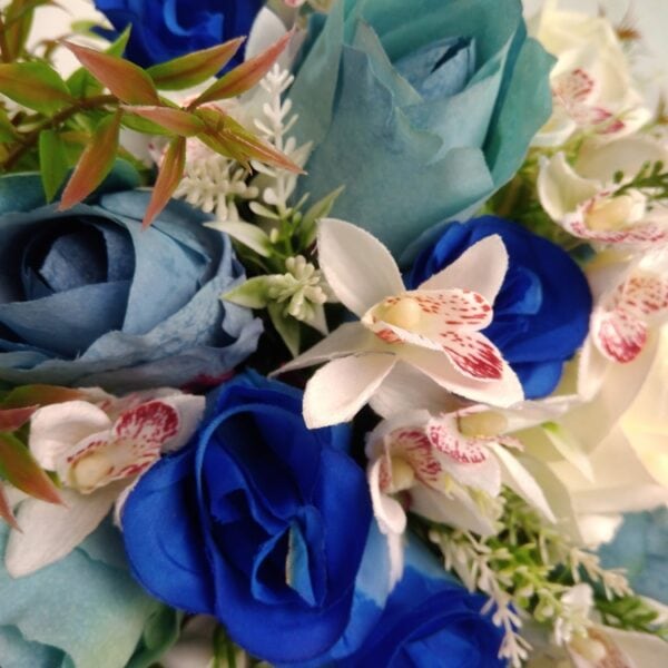 Buquê de Noiva Rosas Brancas e Azul Tiffany
