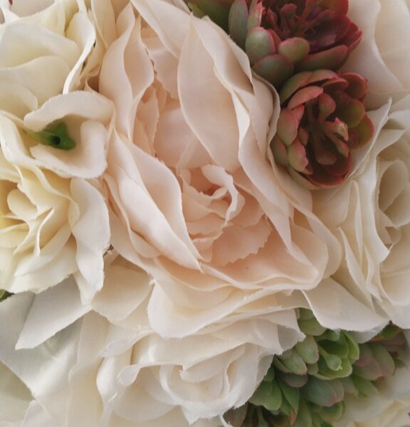 Buquê de Noiva Rosas e Suculentas