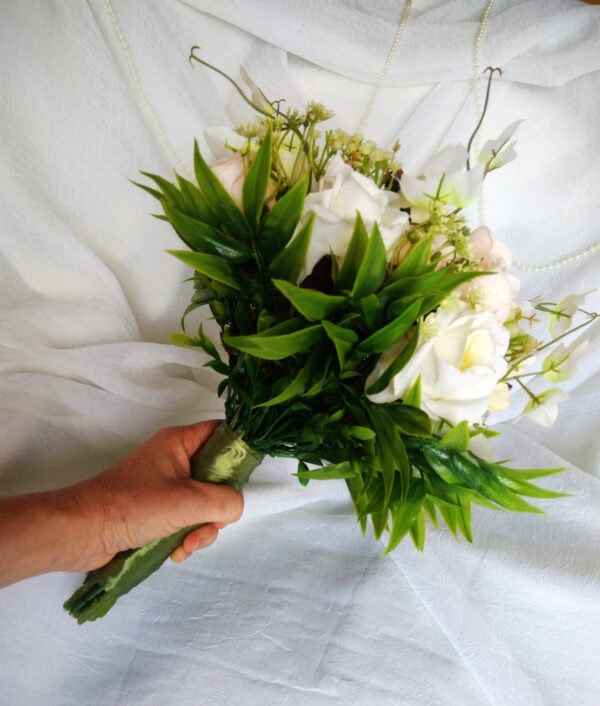 Buquê de Noiva Rosas Brancas e Rosa Chá - Imagem 6