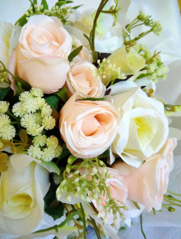 Buquê de Noiva Rosas Brancas e Rosa Chá - Imagem 4