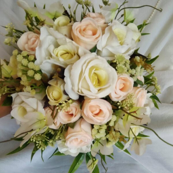 Buquê de Noiva Rosas Brancas e Rosa Chá