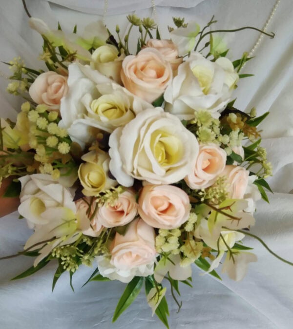 Buquê de Noiva Rosas Brancas e Rosa Chá - Imagem 5