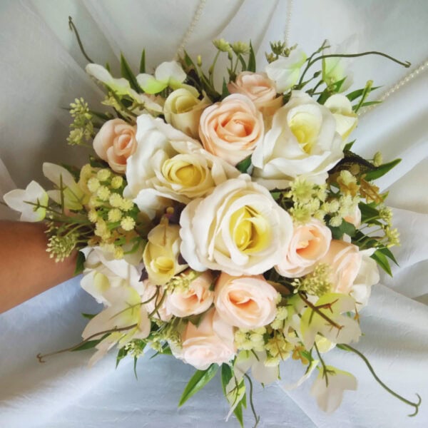 Buquê de Noiva Rosas Brancas e Rosa Chá
