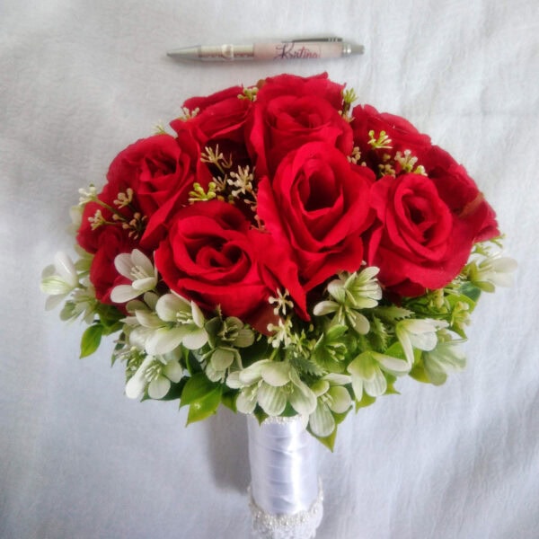 Buquê de Rosas Vermelhas Bordô