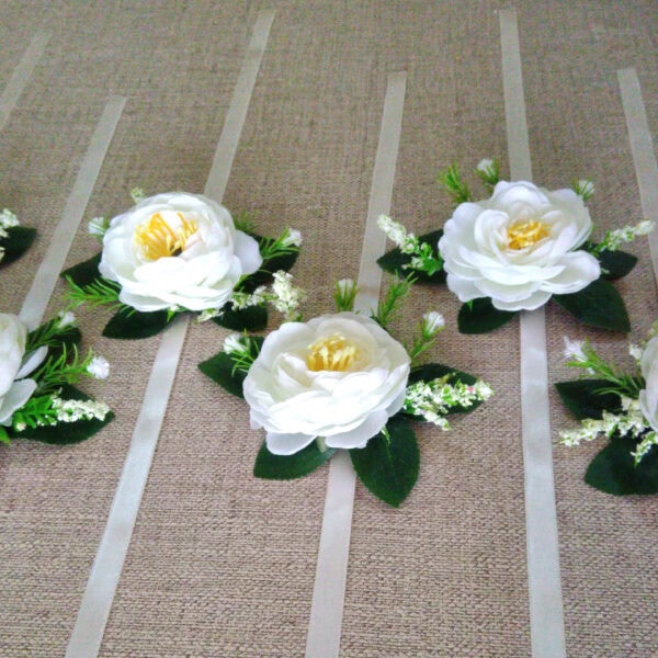 Kit com 8 Pulseiras de Madrinha Branca – Corsage