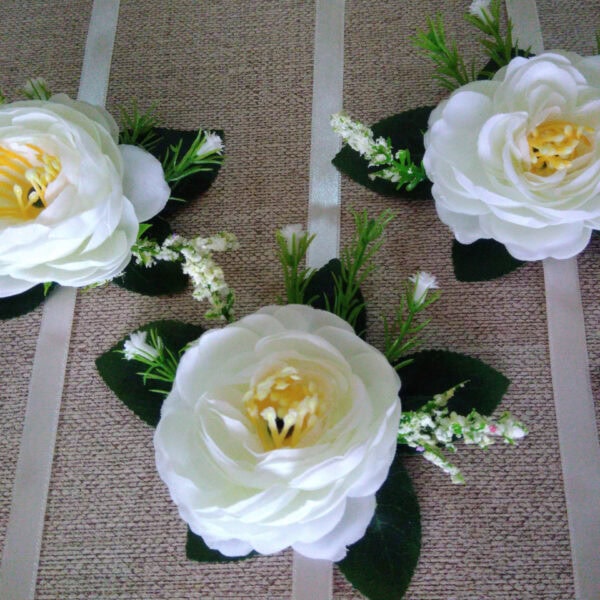 Kit com 8 Pulseiras de Madrinha Branca – Corsage