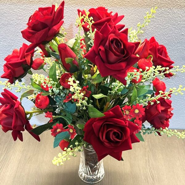 Arranjo de Rosas Vermelhas em Vaso de Vidro