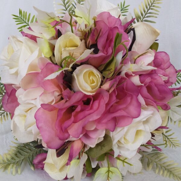 Buquê de Noiva com Rosas Brancas e Lisianto Lilás