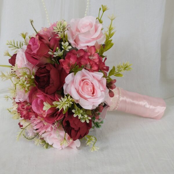 Buquê de Noiva de Rosas Marsala e Rosa Chá