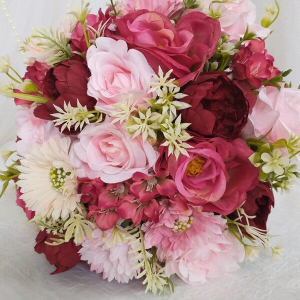 Buquê de Noiva de Rosas Marsala e Rosa Chá