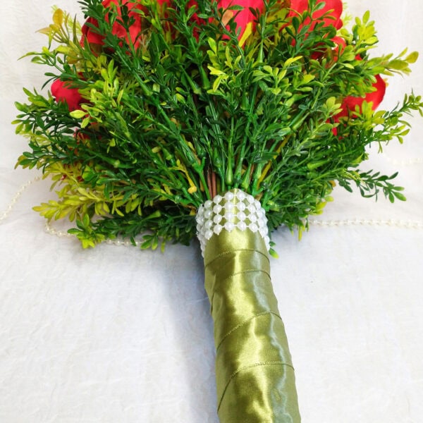 Buquê de Noiva com Botão de Rosas Vermelhas