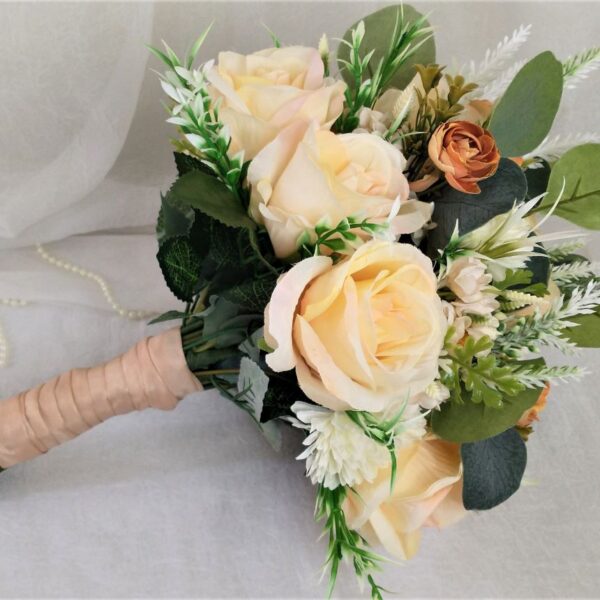 Buquê de Noiva de Rosas Salmão e Tons Terrosos