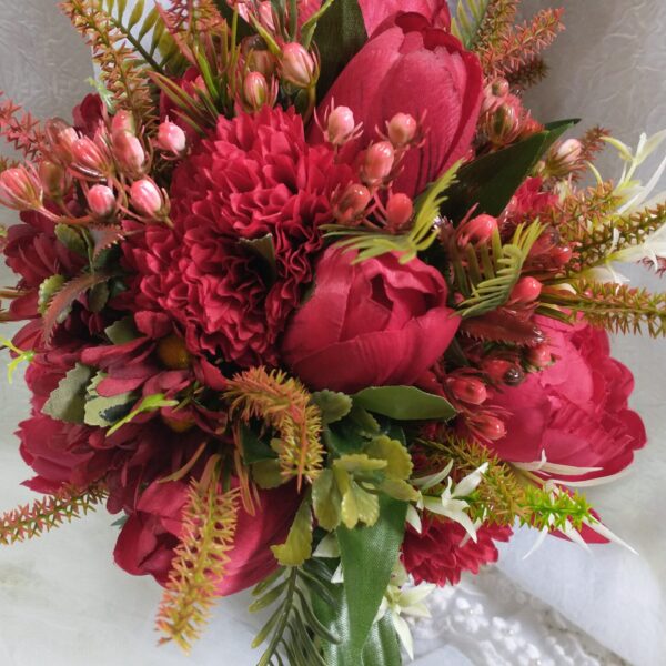 Buquê de Noiva de Peônias e Tulipas Vermelhas