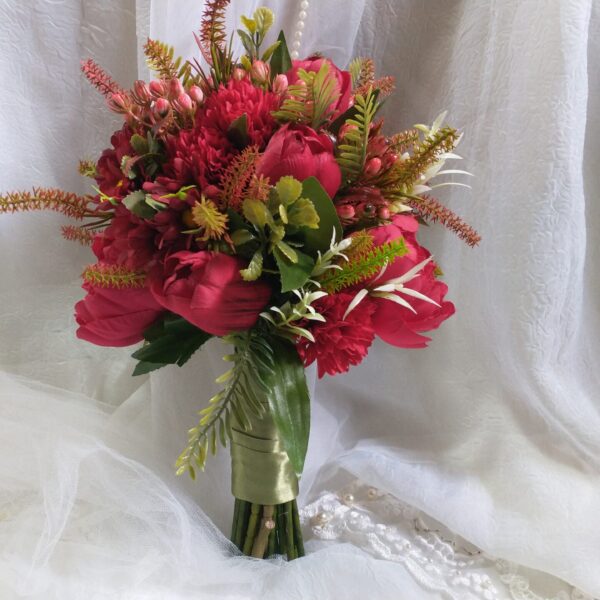 Buquê de Noiva de Peônias e Tulipas Vermelhas