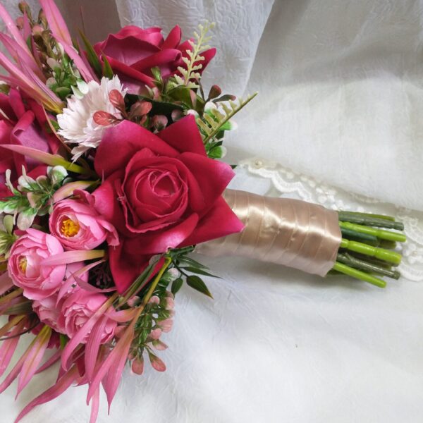 Buquê de Noiva de Rosas Marsala