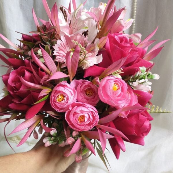 Buquê de Noiva de Rosas Marsala