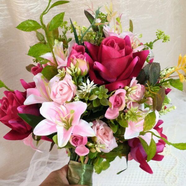 Buquê de Noiva de Rosas Magenta e Rosa