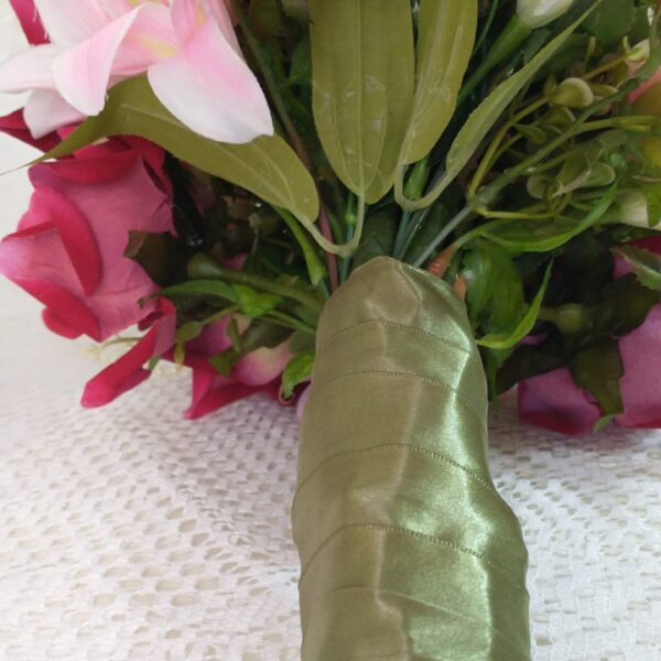 Buquê de Noiva de Rosas Magenta e Rosa