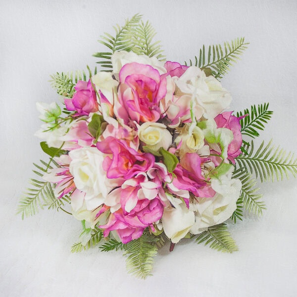 Buquê de Noiva com Rosas Brancas e Lisianto Lilás