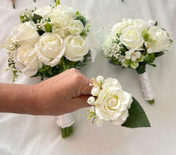 Flores permanentes, buquê de noiva, arranjos e guirlandas.