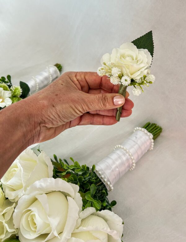 Flores permanentes, buquê de noiva, arranjos e guirlandas.